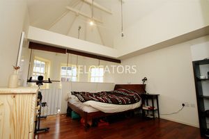 BEDROOM - click for photo gallery